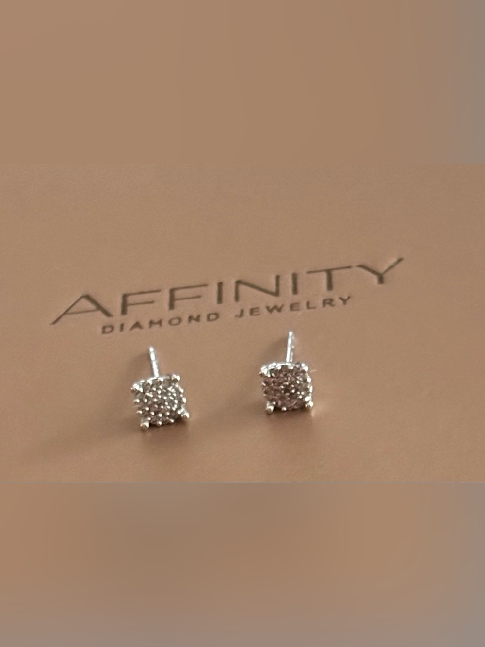 10k white gold diamond pave stud earrings